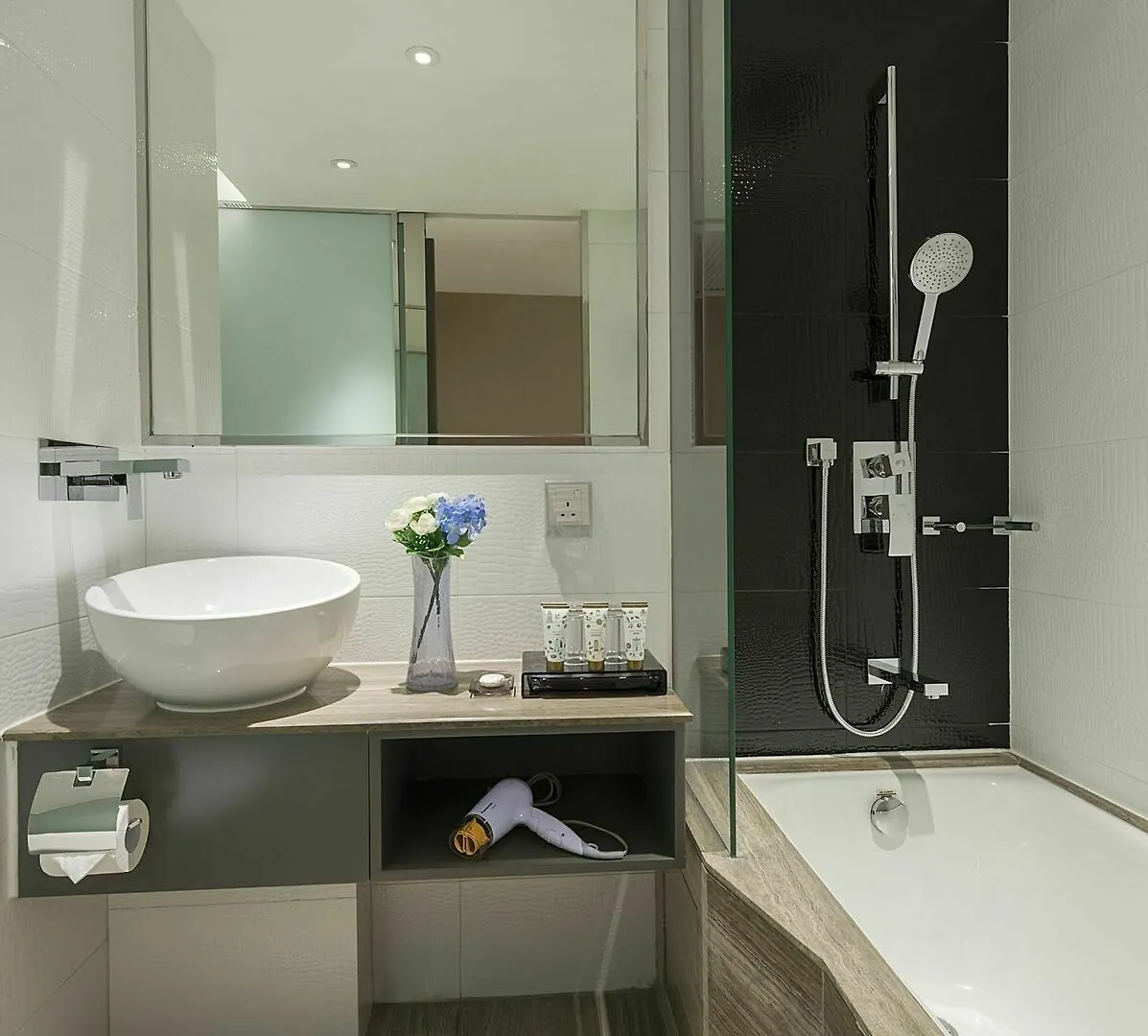 Silka Tsuen Wan Hotel Hong Kong 4*,